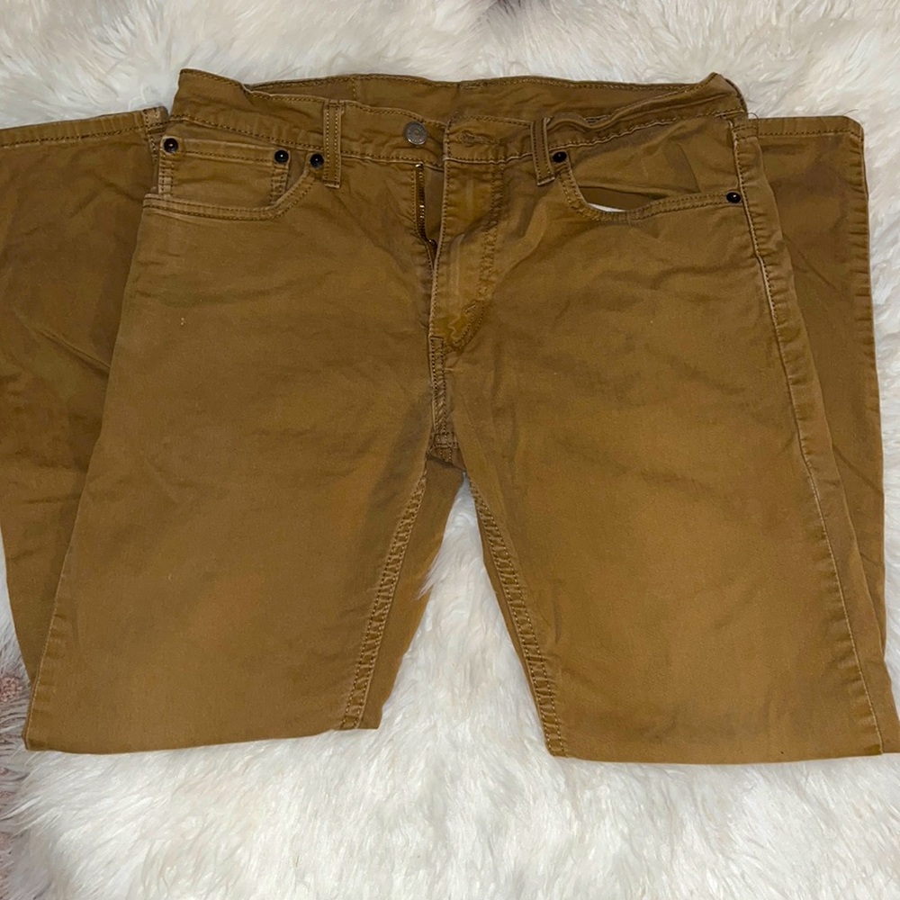 • Men’s Levi’s 502s